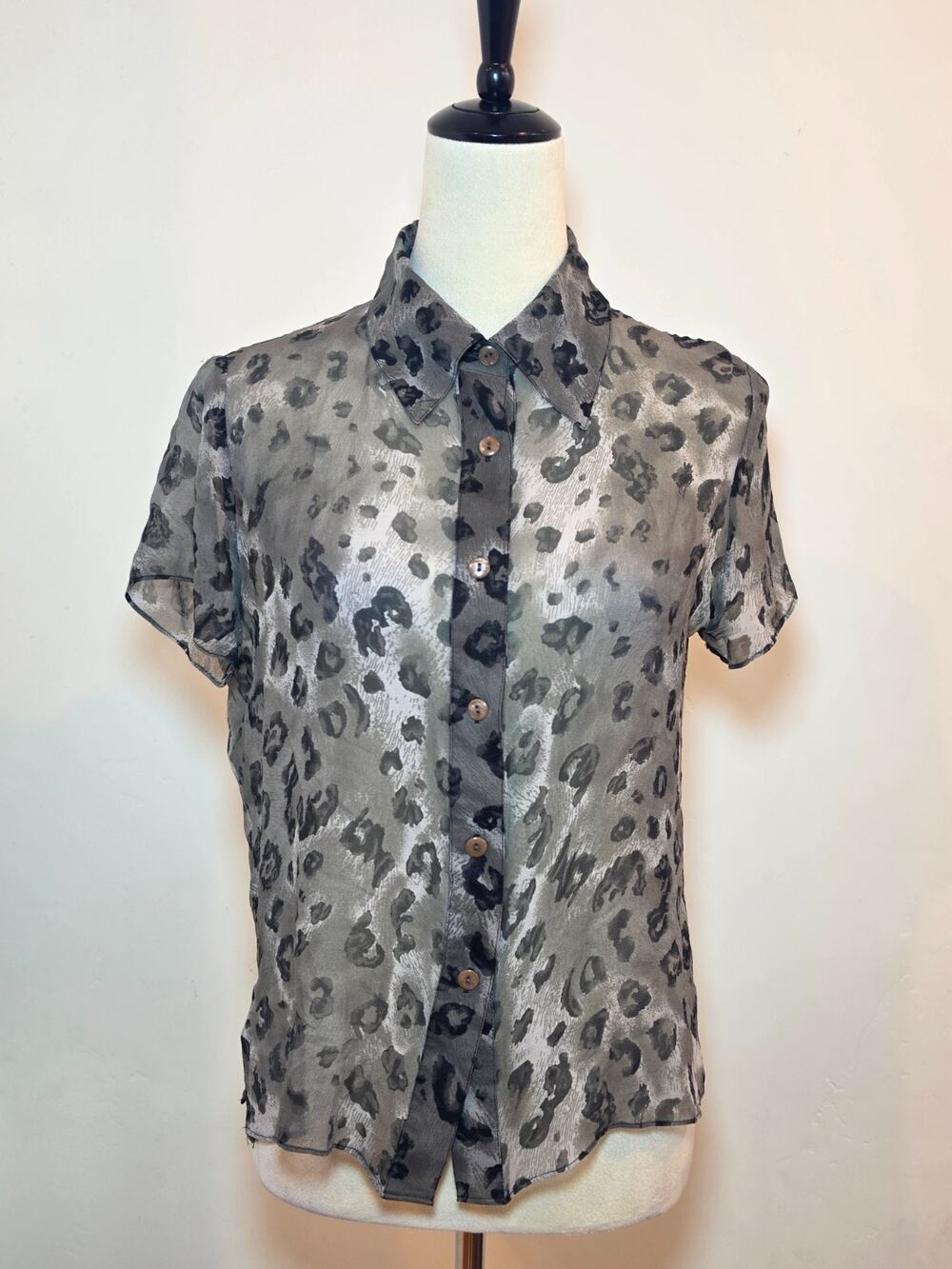 Vintage Womens 100% Silk Safari Animal Print Short Sleeve Button Down Top Sz M